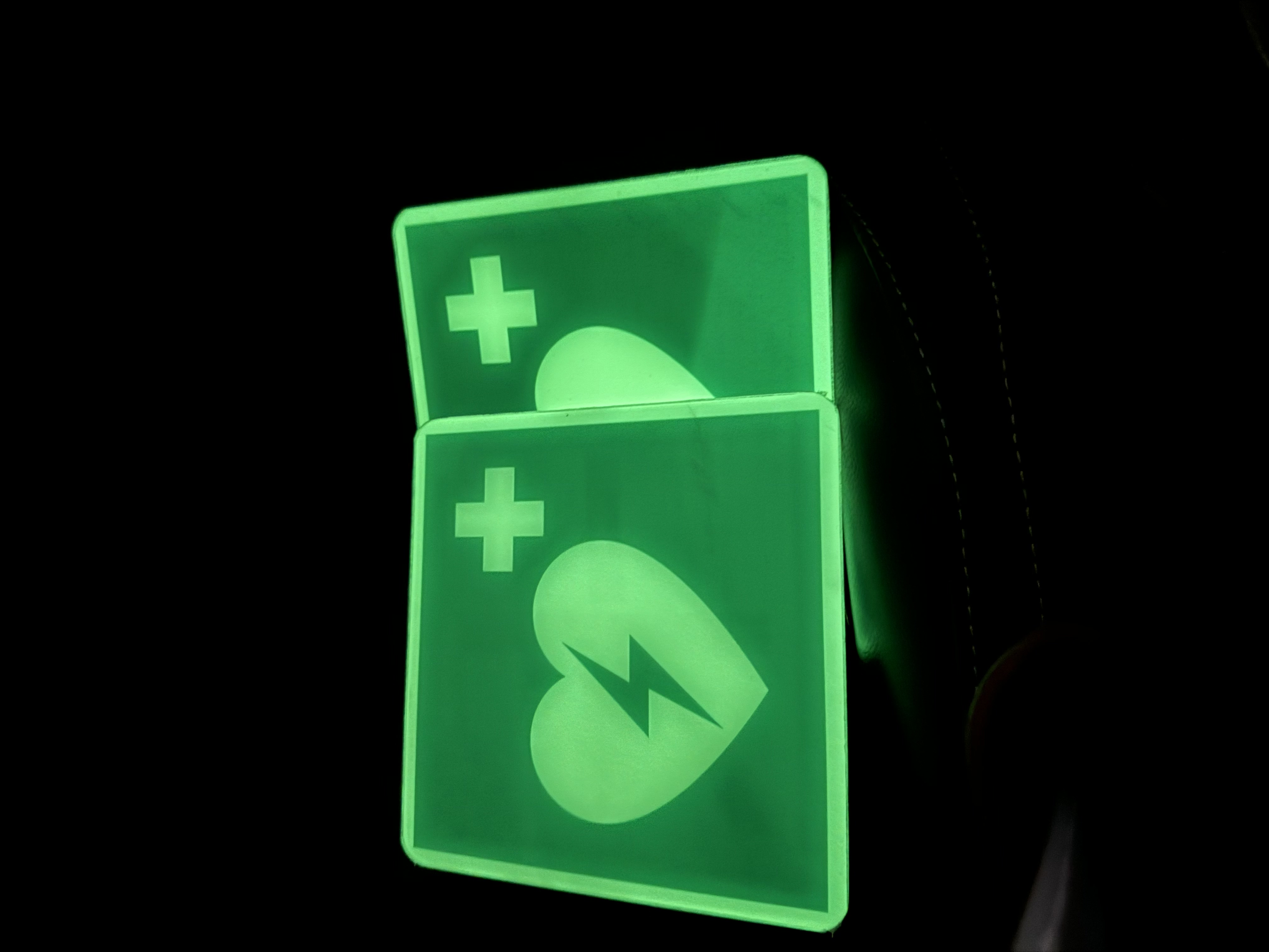 Premium 200 mcd/m² photoluminescent emergency evacuation signs with long glow duration for offshore and industrial facilities